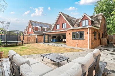 8 Blake Close, Wokingham, RG40 1QH