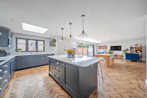 8 Blake Close, Wokingham, RG40 1QH