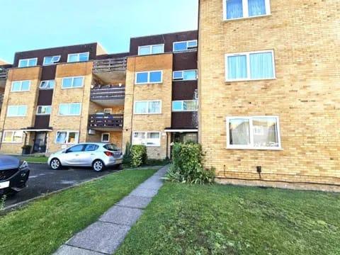 One-Bedroom Ground Floor Apartment – £1,500 PC