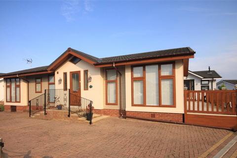 2 bedroom detached house for sale, The Oaks, Hayes Country Park, Battlesbridge, Wickford, SS11