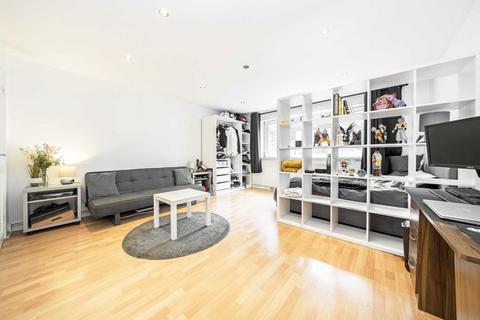 Studio for sale, St. Saviours Estate, London SE1