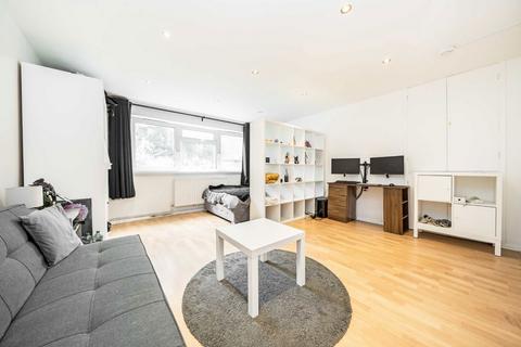 Studio for sale, St. Saviours Estate, London SE1