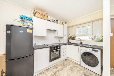 1 bedroom flat for sale, St. Saviours Estate, London SE1