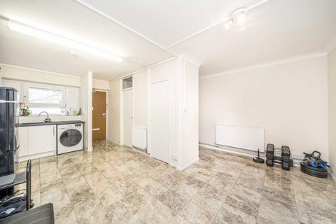 1 bedroom flat for sale, St. Saviours Estate, London SE1