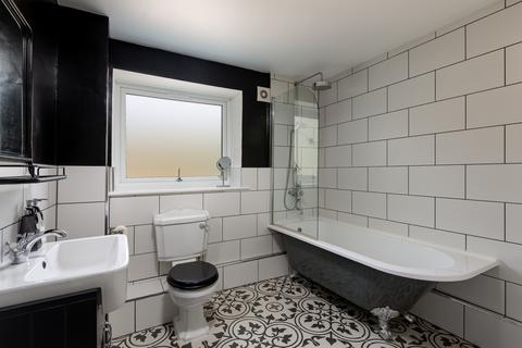 2 bedroom flat for sale, Aurum Close, Horley, Surrey, RH6