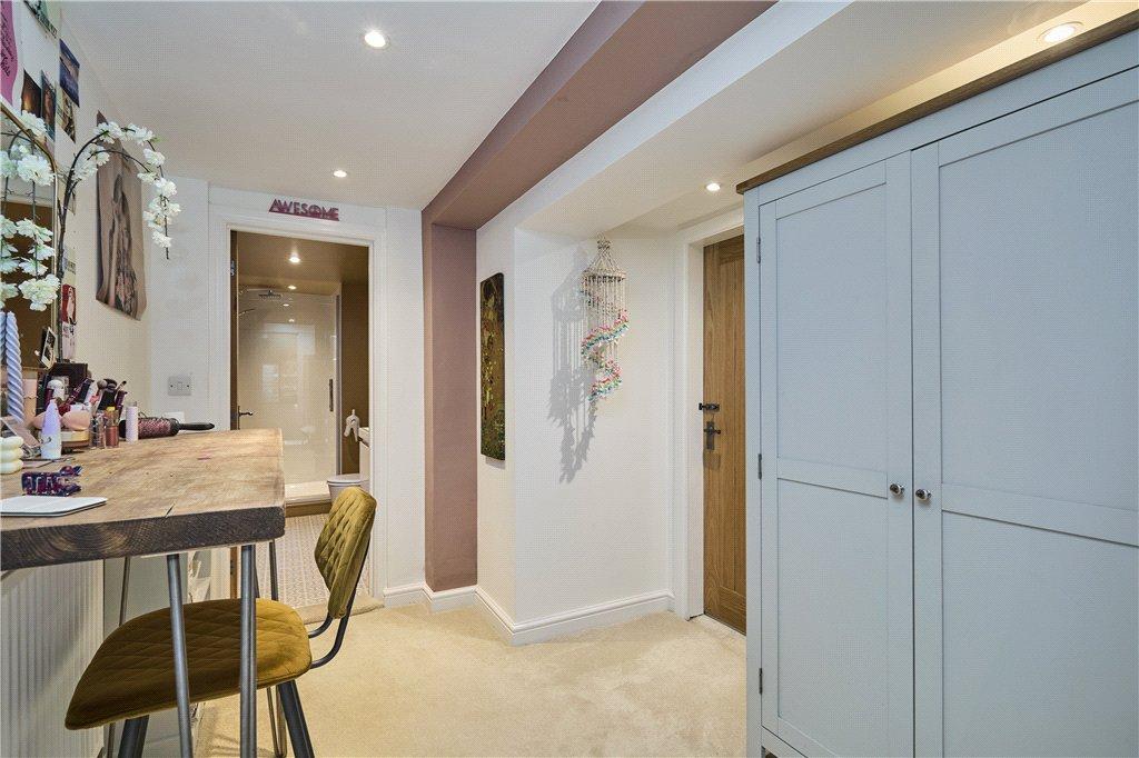 Dressing Area/Hall