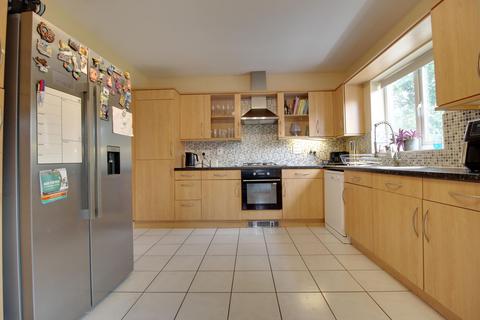 undefined, Estella Close, Swindon, SN25