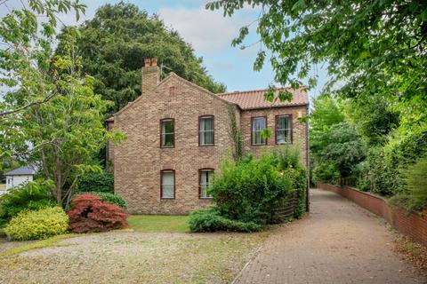 3 bedroom flat for sale, Studley Road, Ripon, North Yorkshire, HG4