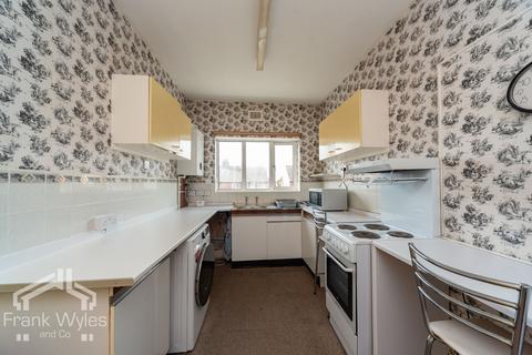 2 bedroom flat for sale, Flat 4, Kings Court, 196 Clifton Drive South, Lytham St. Annes, Lancashire