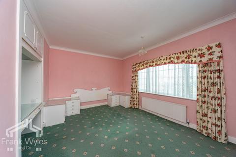 2 bedroom flat for sale, Flat 4, Kings Court, 196 Clifton Drive South, Lytham St. Annes, Lancashire