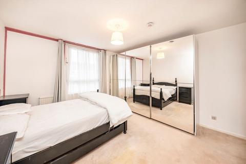 3 bedroom flat for sale, Clem Attlee Court, London SW6