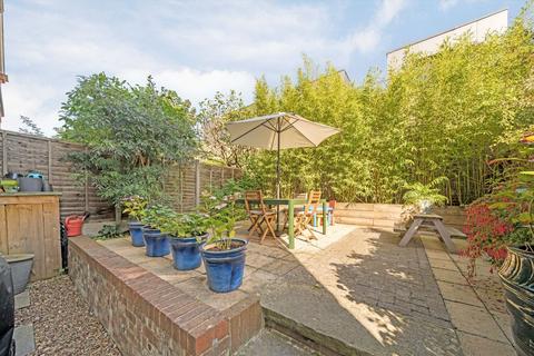 2 bedroom flat for sale, Rutland Road, London E9