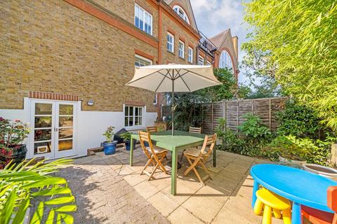 2 bedroom flat for sale, Rutland Road, London E9