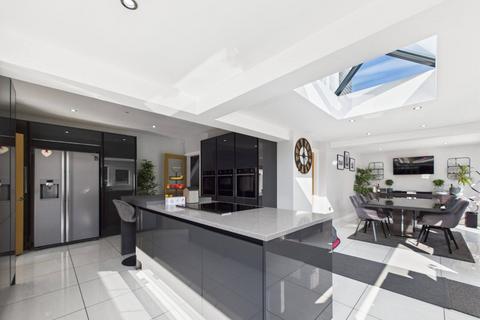 6 bedroom link detached house for sale, Main Street, Beeford, YO25 8AY