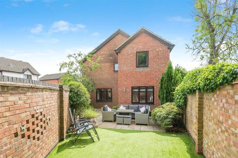 23 Chiltern Ridge, High Wycombe, HP14 3SZ