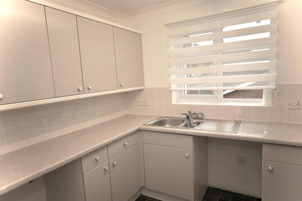 Kitchen 1.jpg
