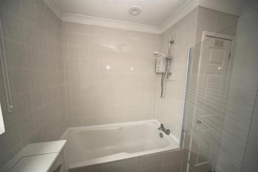 Bathroom 1.jpg