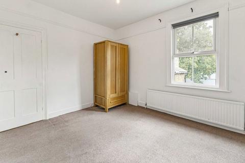 undefined, Woodlands Road, Isleworth TW7