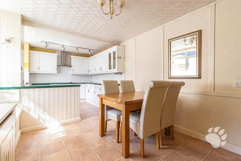 3 bedroom terraced house for sale, Kiln Shaw, Basildon SS16