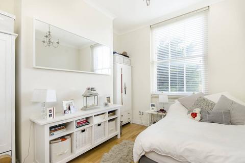 3 bedroom flat to rent, Surrey Square, Elephant and Castle, London, SE17