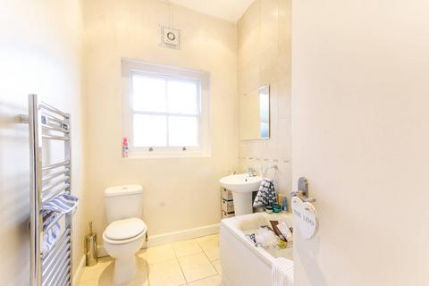 3 bedroom flat to rent, Surrey Square, Elephant and Castle, London, SE17