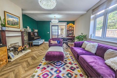 20 Recreation Avenue, Harold Wood, Romford, RM3 0TJ