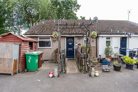 2 bedroom bungalow for sale, Duchess Gardens, Nottingham NG6