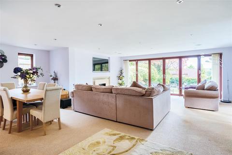 3 bedroom detached house for sale, Chipstead - Coulsdon borders