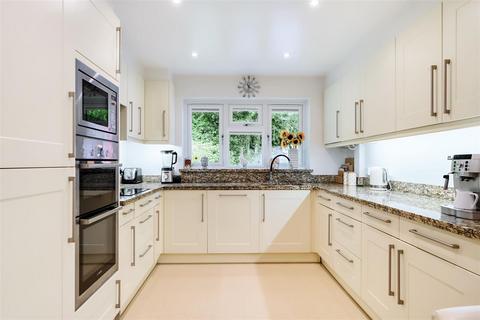 3 bedroom detached house for sale, Chipstead - Coulsdon borders
