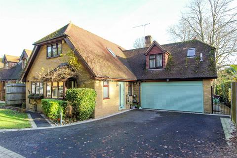 3 bedroom detached house for sale, Chipstead - Coulsdon borders