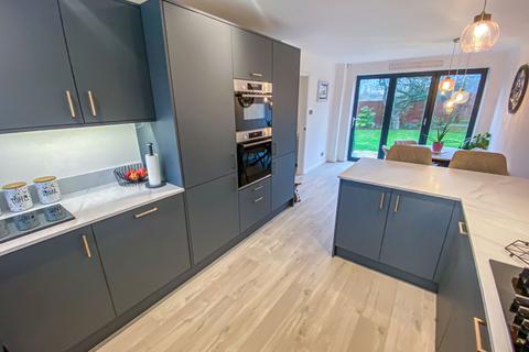 4 bedroom detached house for sale, Fairway Road, Loughborough LE12
