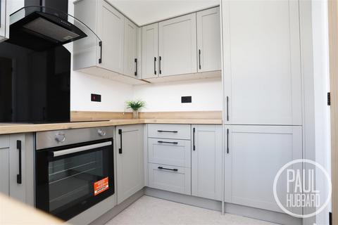 2 bedroom semi-detached bungalow for sale, Hopton Gardens, Hopton, NR31