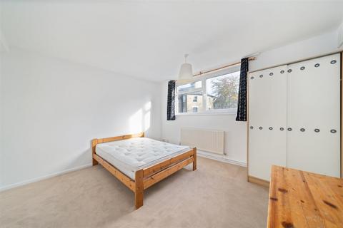 2 bedroom flat to rent, Netherwood Road, London