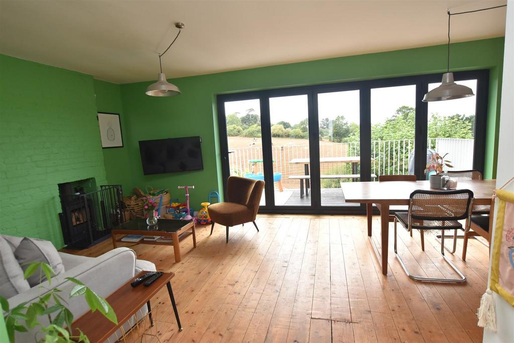 Lounge/Dining Room