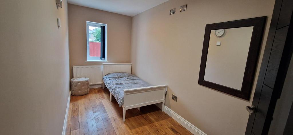 Bedroom 5.jpg