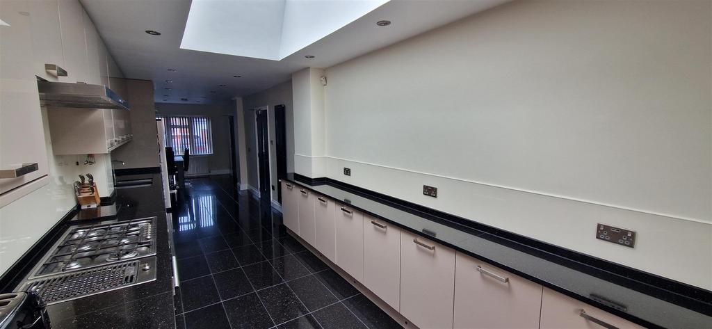 Kitchen 3.jpg