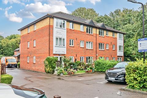 2 bedroom apartment for sale, Dover Gardens, Carshalton