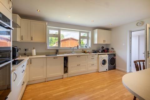 Meadow View Bransford Road, Rushwick, Worcester, WR2 5SJ