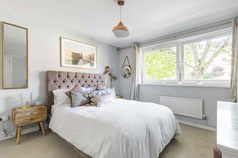 6 Ericcson Close, London, SW18 1SG