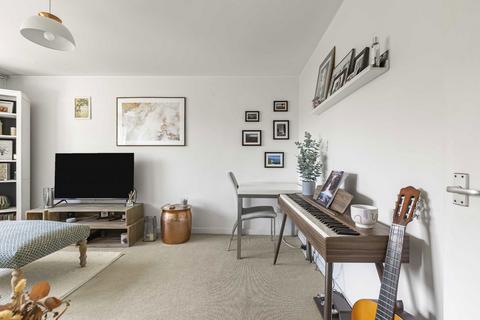 6 Ericcson Close, London, SW18 1SG