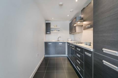 1 bedroom flat for sale, Phoenix Way, London SW18