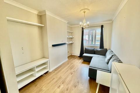 undefined, Chigwell Road, London E18