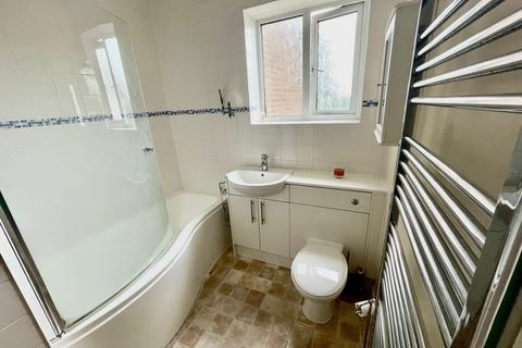 undefined, Chigwell Road, London E18