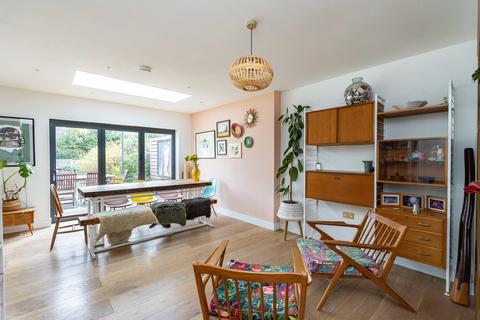 4 bedroom semi-detached house for sale, Westcott Street, Westcott