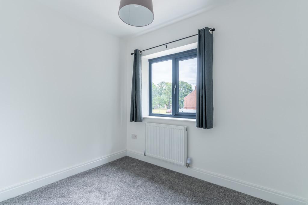 11 Manor Crescent-16