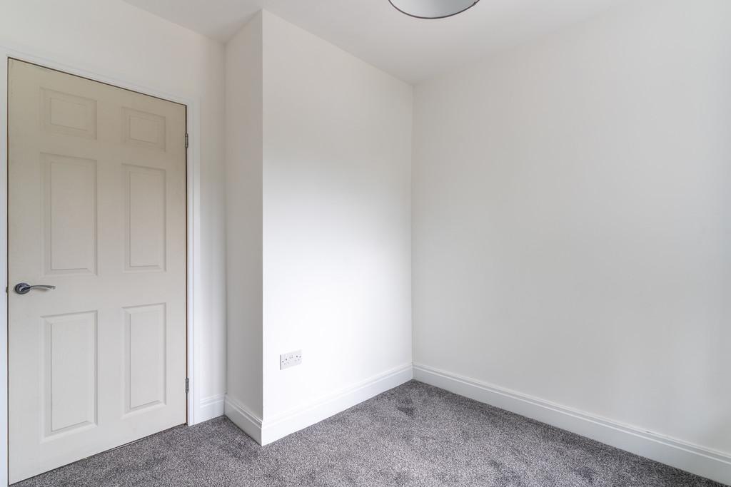 11 Manor Crescent-17