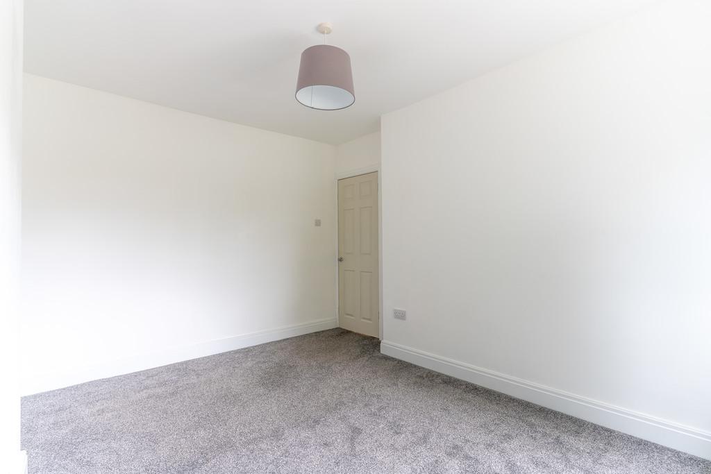 11 Manor Crescent-19