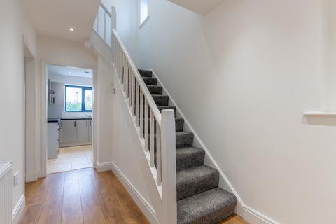 3 bedroom semi-detached house to rent, Manor Crescent, Knutsford