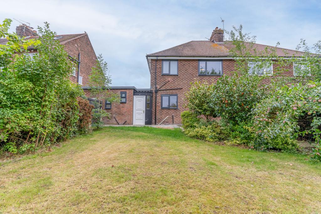 11 Manor Crescent-14