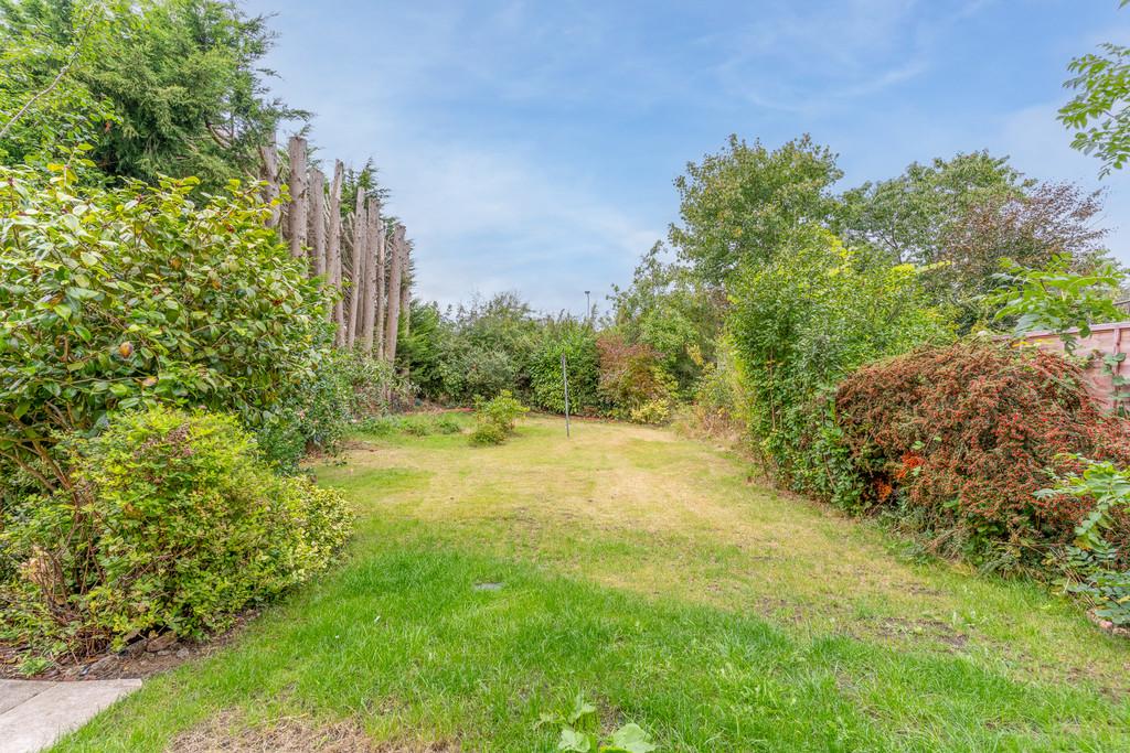 11 Manor Crescent-15